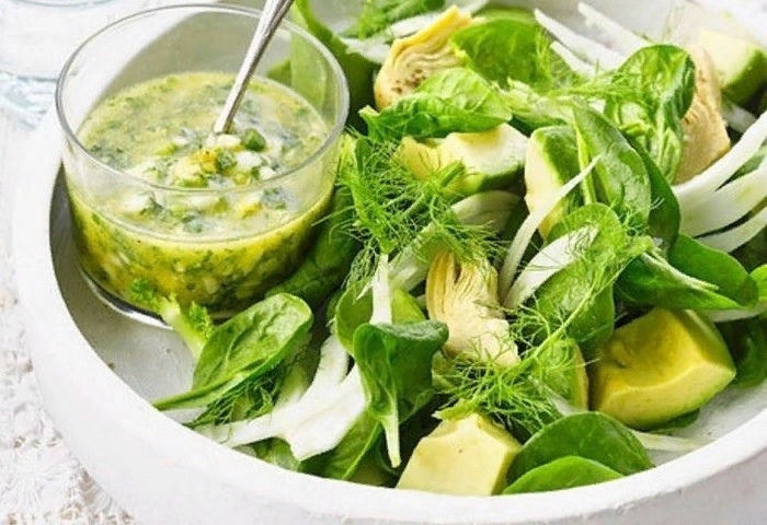 Зеленые овощи рецепты. Зеленый салат. Овощные салаты для похудения. Зеленый салат с авокадо. Салат из зеленых овощей.